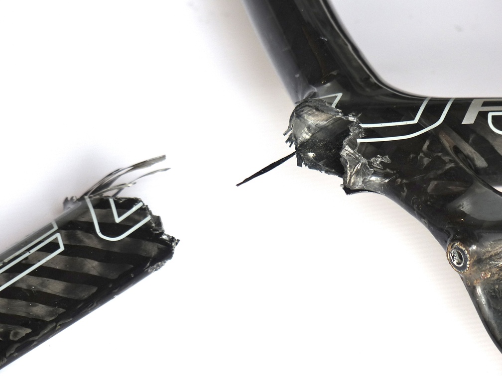 Arrachement tige de selle